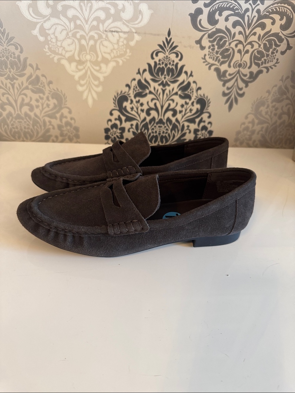 Classic and timeless Quiet Luxury Tahari Loafers. NWOT sz 7.5